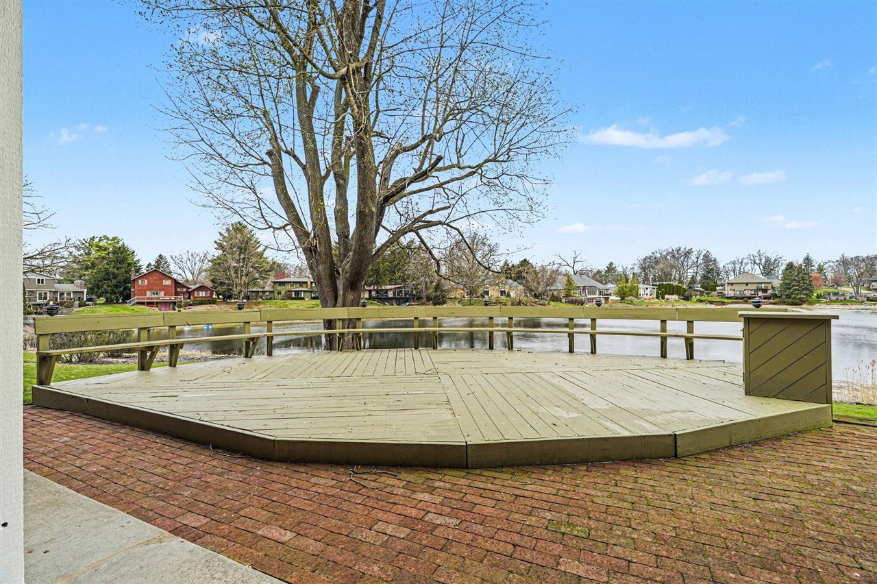 1134 S Lakeside Drive, Battle Creek, MI, 49015-3534