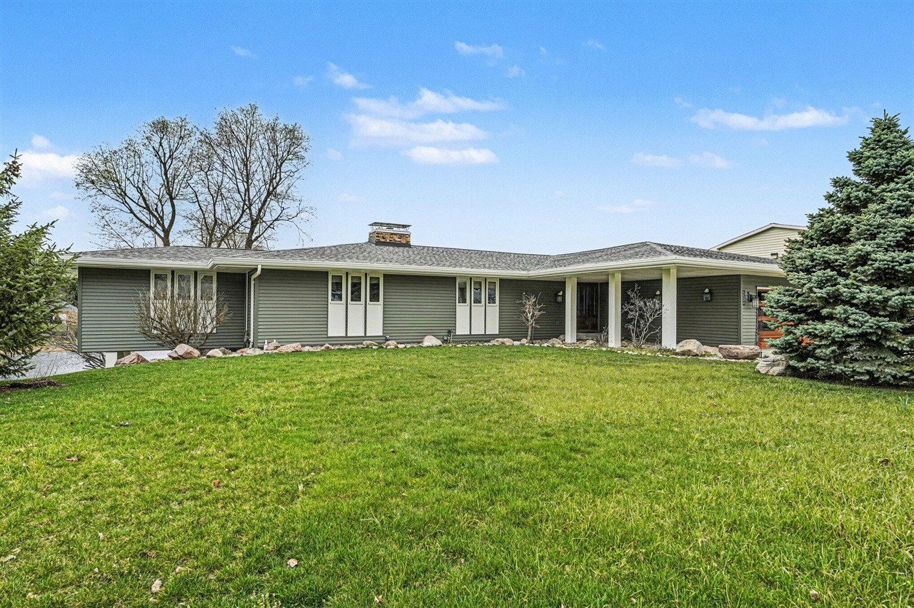 1134 S Lakeside Drive, Battle Creek, MI, 49015-3534