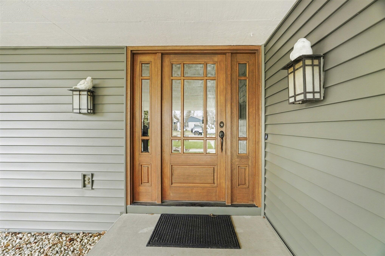 1134 S Lakeside Drive, Battle Creek, MI, 49015-3534