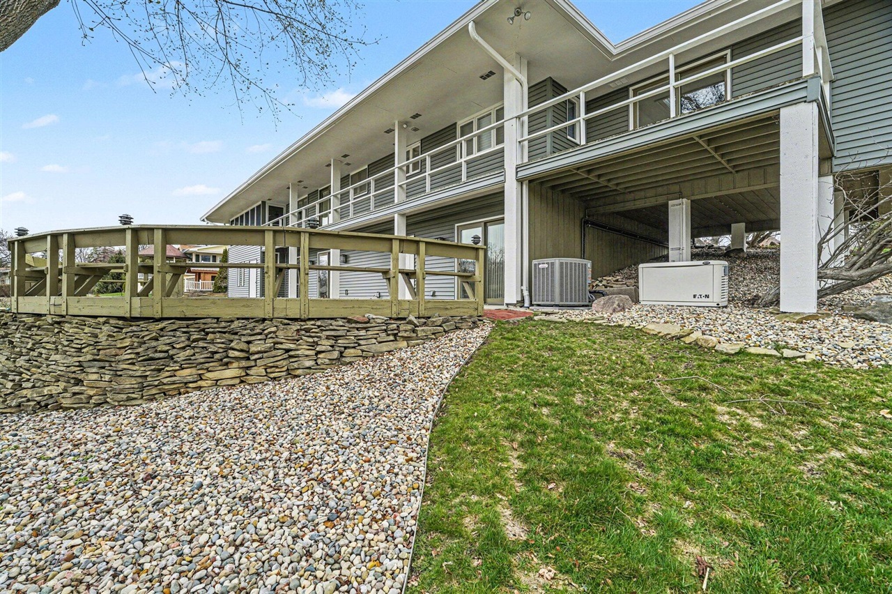 1134 S Lakeside Drive, Battle Creek, MI, 49015-3534