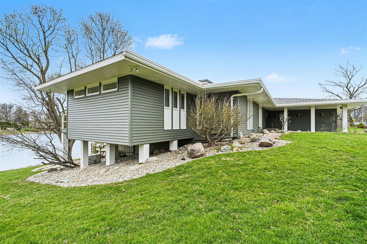 1134 S Lakeside Drive, Battle Creek, MI, 49015-3534