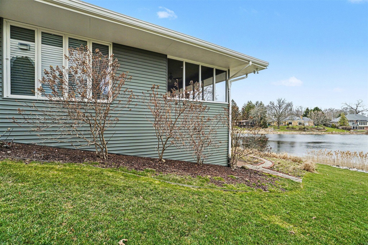 1134 S Lakeside Drive, Battle Creek, MI, 49015-3534