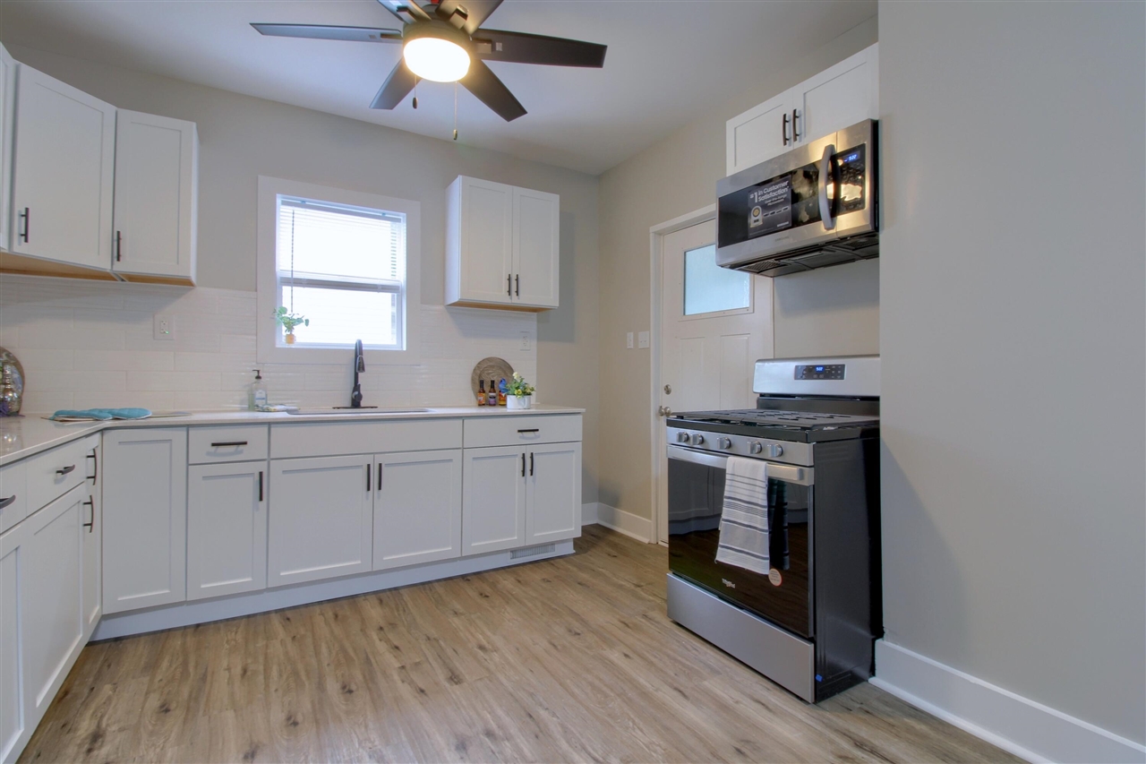 609 W Biddle Street, Jackson, MI, 49203-1743