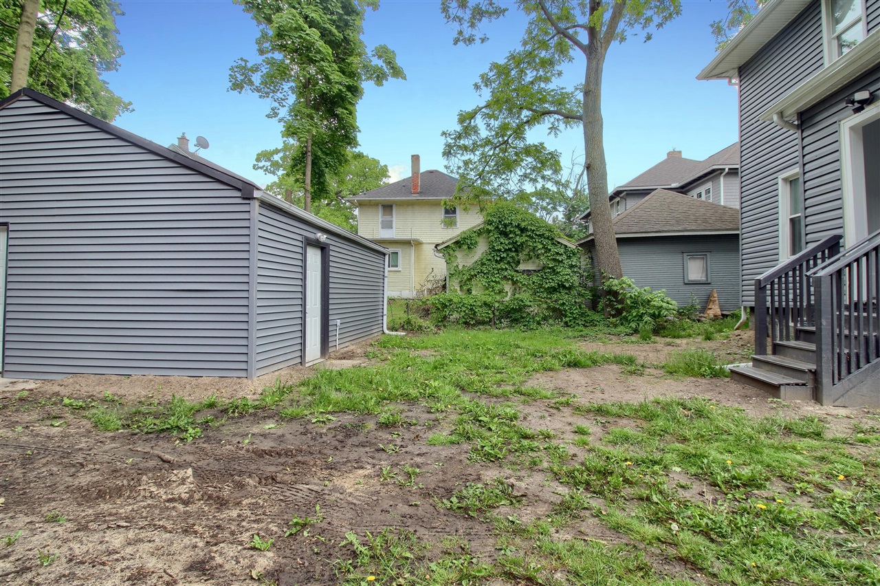 609 W Biddle Street, Jackson, MI, 49203-1743