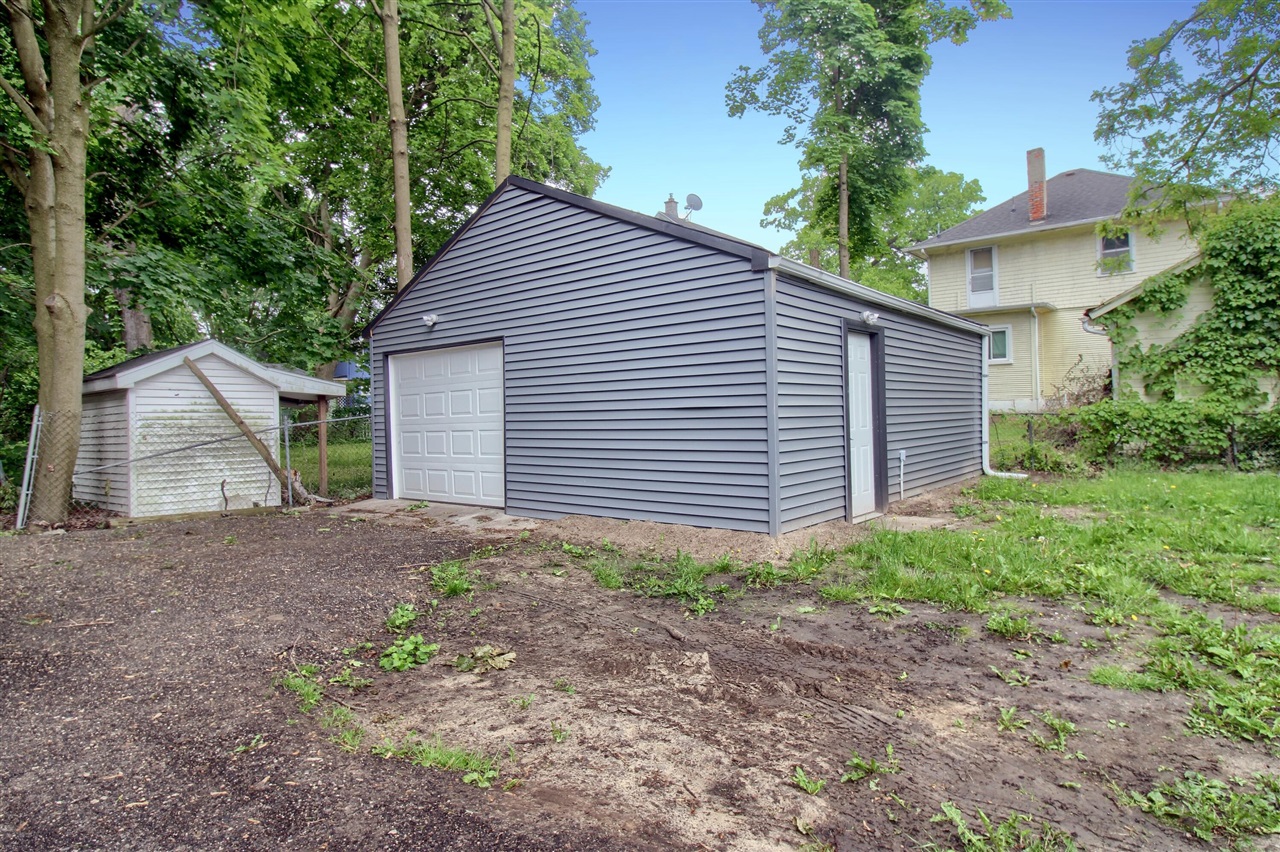 609 W Biddle Street, Jackson, MI, 49203-1743