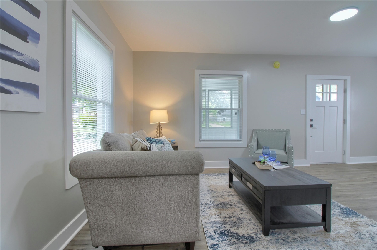 609 W Biddle Street, Jackson, MI, 49203-1743