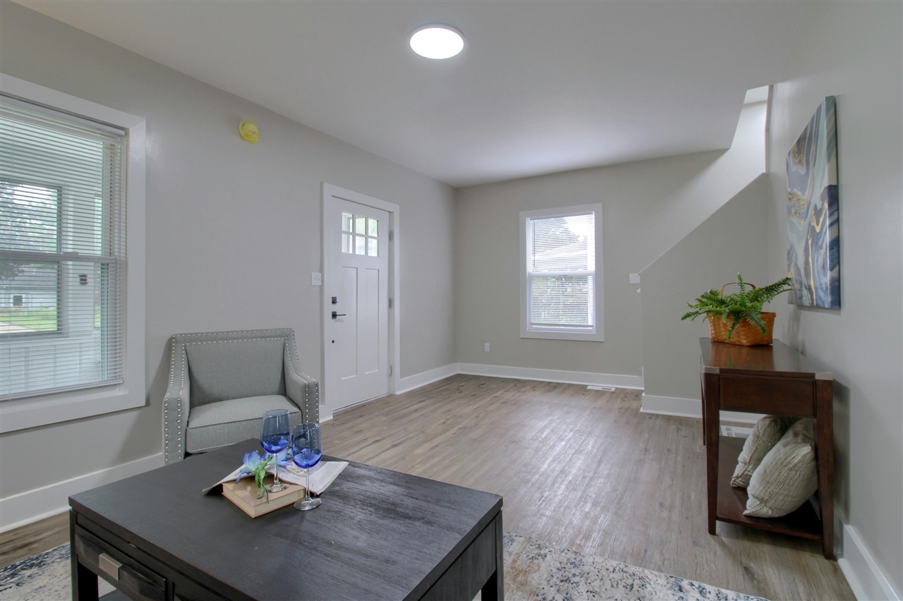 609 W Biddle Street, Jackson, MI, 49203-1743