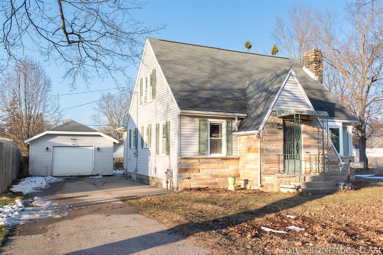 Homes for sale in Hastings, MI | 625 W Clinton St, Hastings, MI 49058 | MLS# 70516063