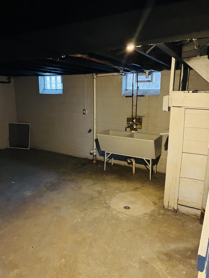 9915 Montrose Street, Detroit, MI, 48227-1629