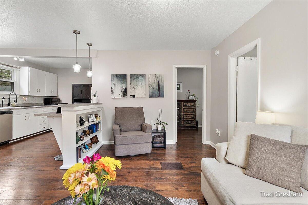 15190 Leonard Road, Spring Lake, MI, 49456-8811