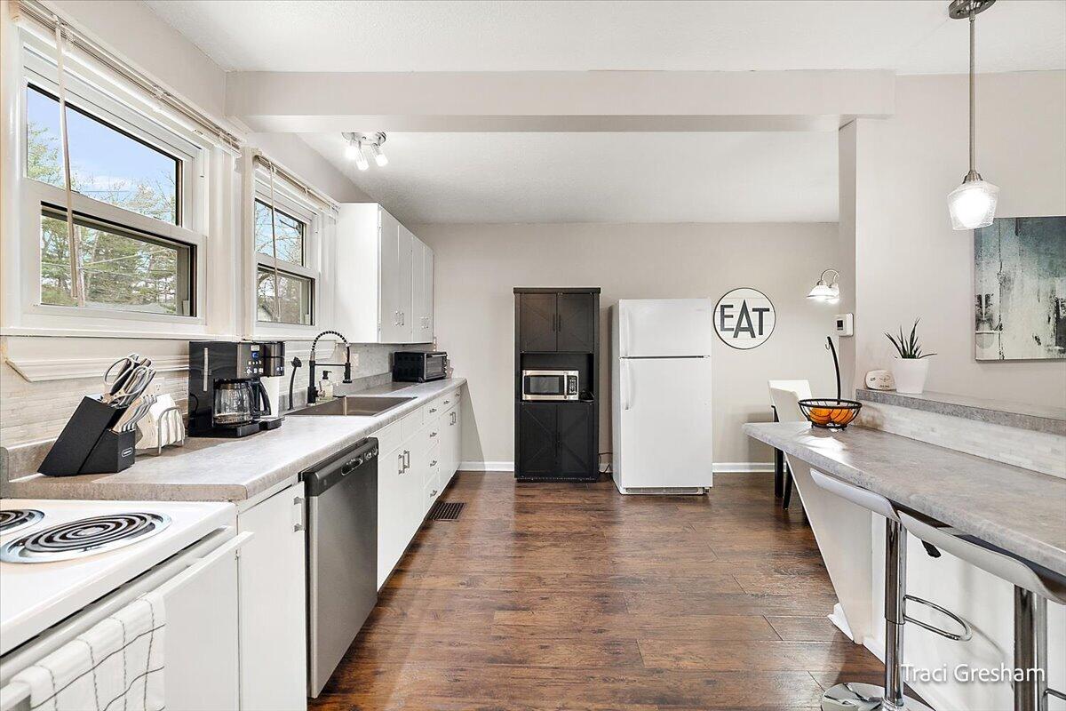 15190 Leonard Road, Spring Lake, MI, 49456-8811