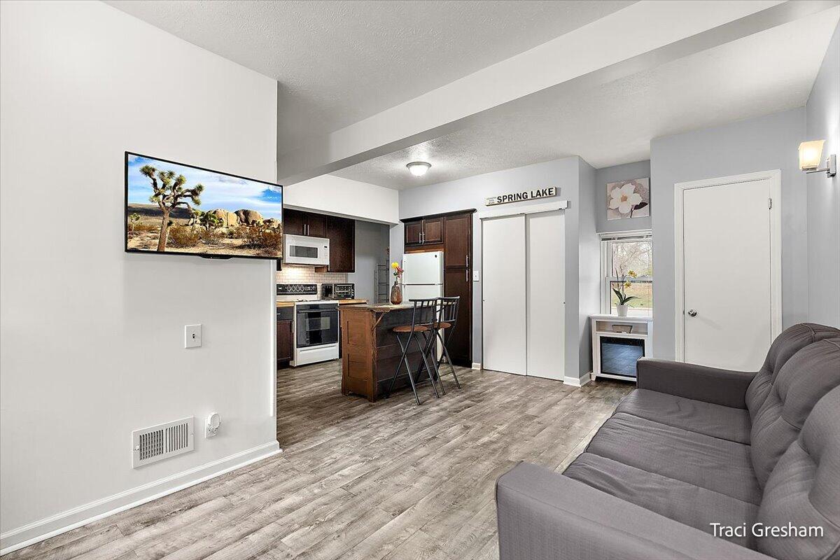 15190 Leonard Road, Spring Lake, MI, 49456-8811