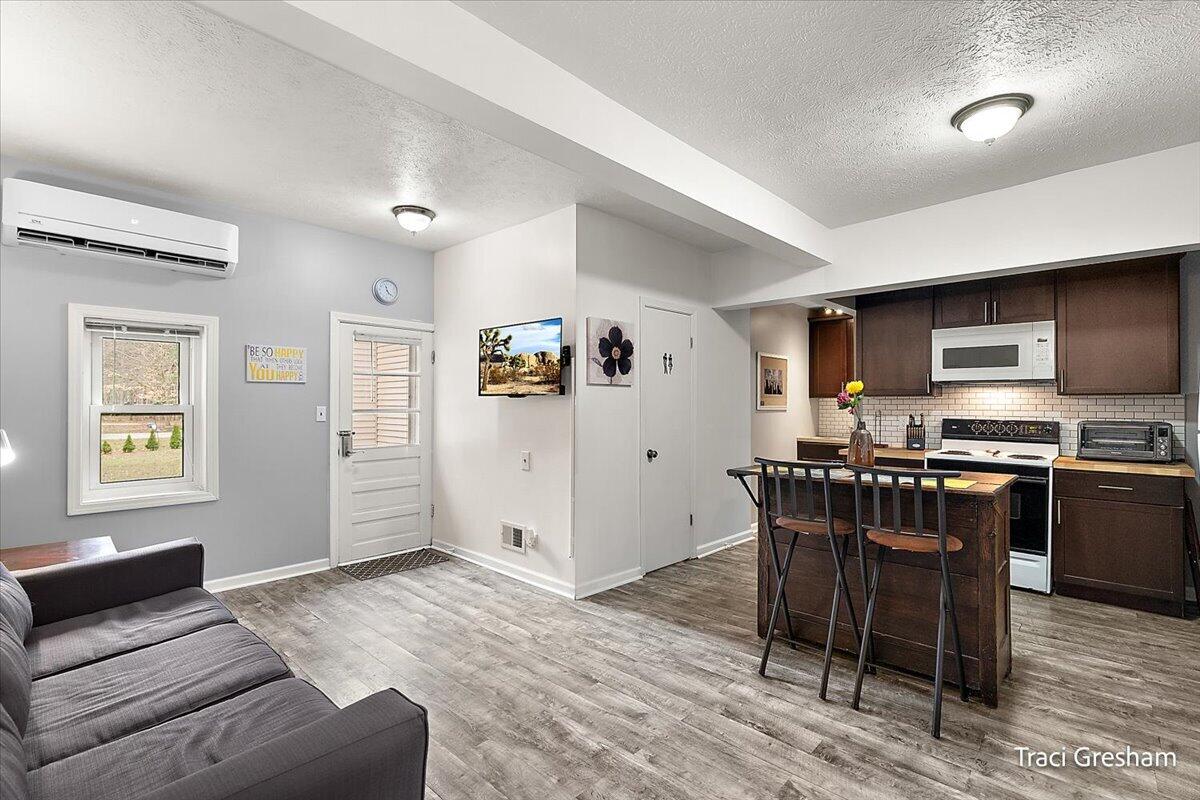 15190 Leonard Road, Spring Lake, MI, 49456-8811