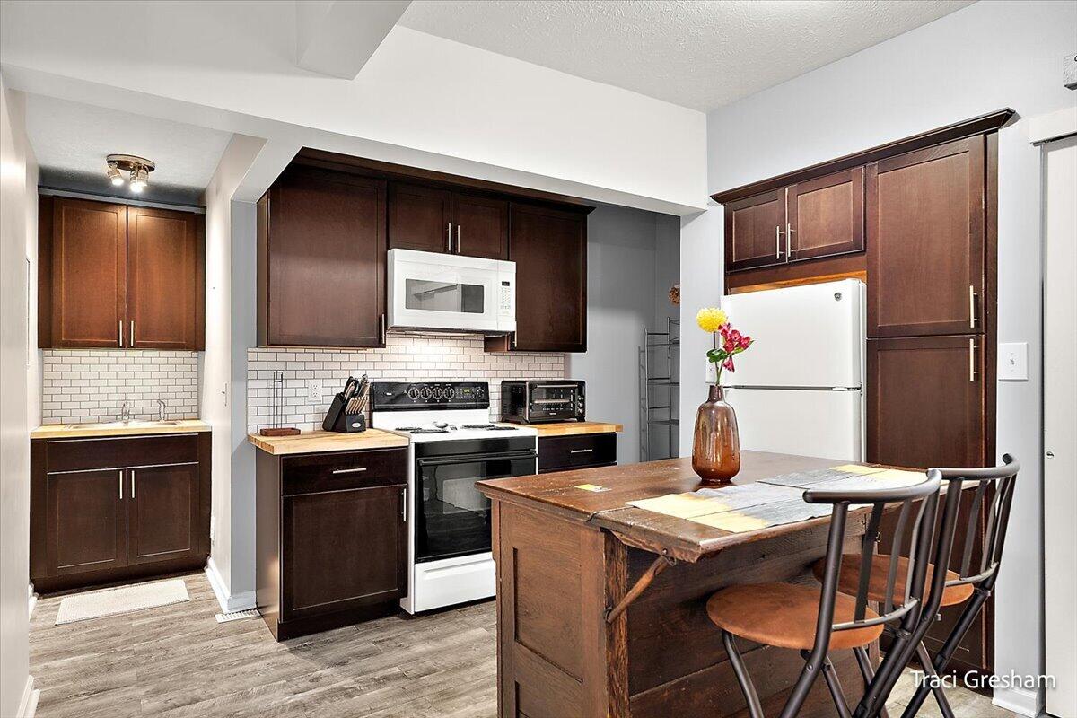 15190 Leonard Road, Spring Lake, MI, 49456-8811