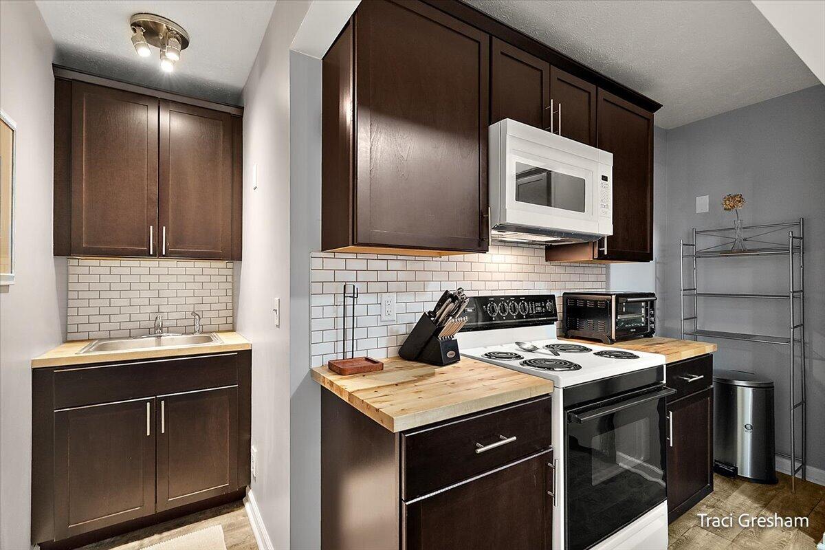 15190 Leonard Road, Spring Lake, MI, 49456-8811