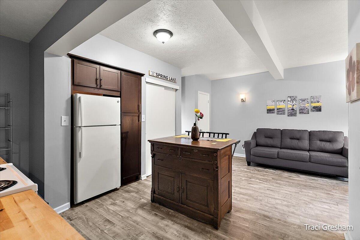 15190 Leonard Road, Spring Lake, MI, 49456-8811