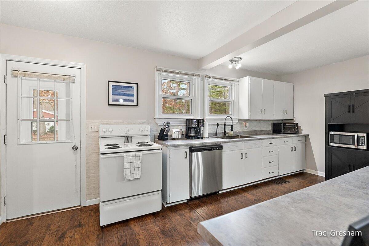 15190 Leonard Road, Spring Lake, MI, 49456-8811