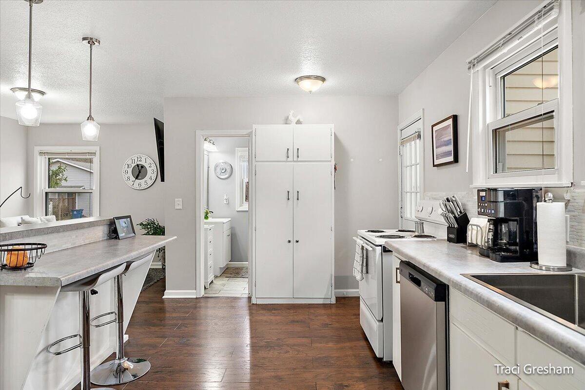 15190 Leonard Road, Spring Lake, MI, 49456-8811