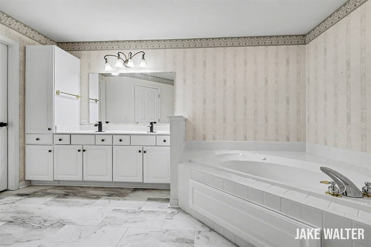 3766 Old Elm Drive, Grand Rapids, MI, 49512