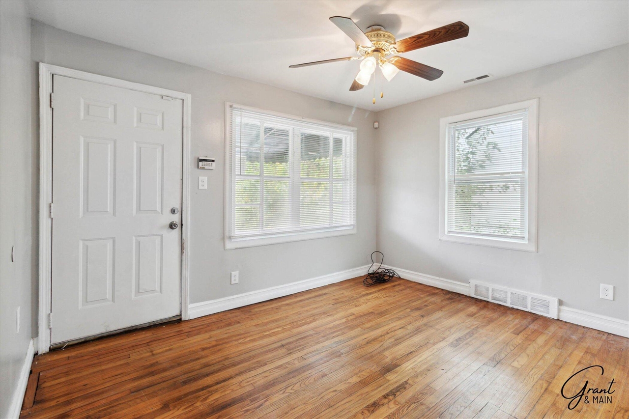 7209 Prospect Avenue photo 2