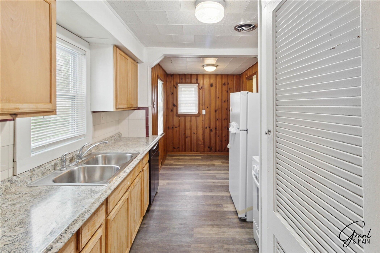 7209 Prospect Avenue photo 3