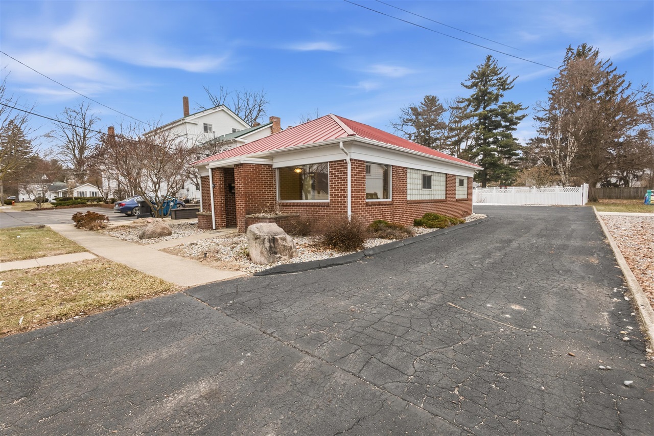 214 South Street, Jonesville, MI, 49250-1054