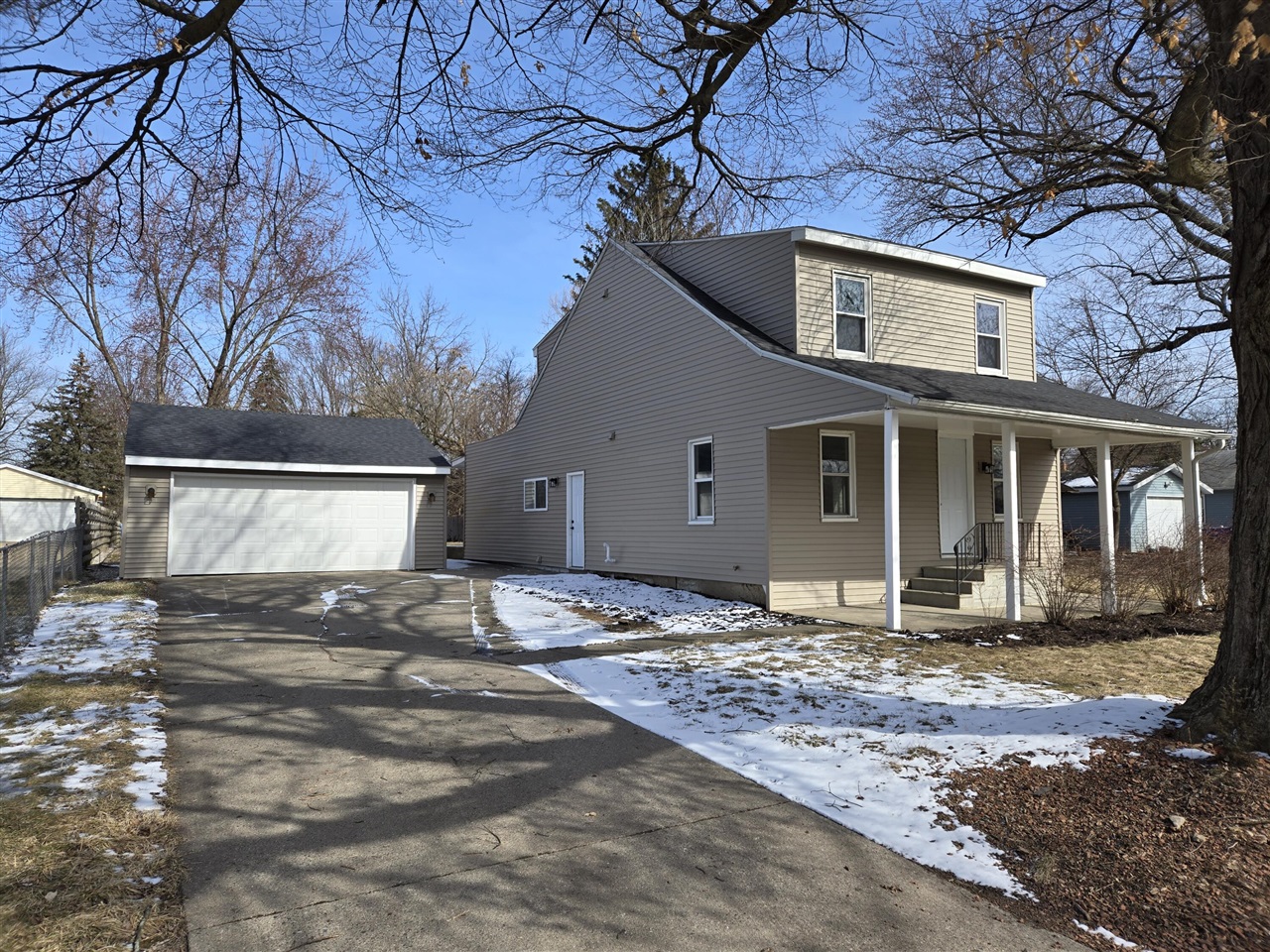 114 W Berry Avenue, Lansing, MI, 48910-2907