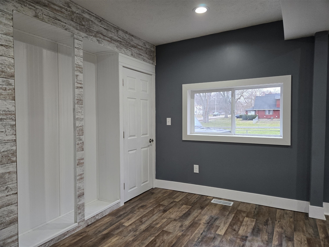 114 W Berry Avenue, Lansing, MI, 48910-2907