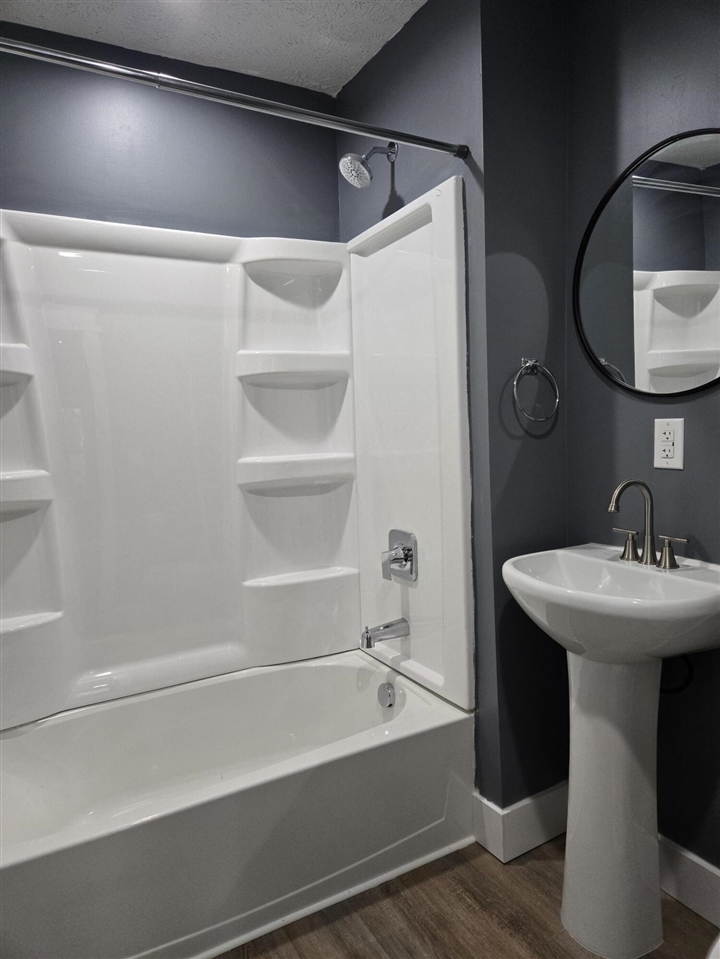 114 W Berry Avenue, Lansing, MI, 48910-2907