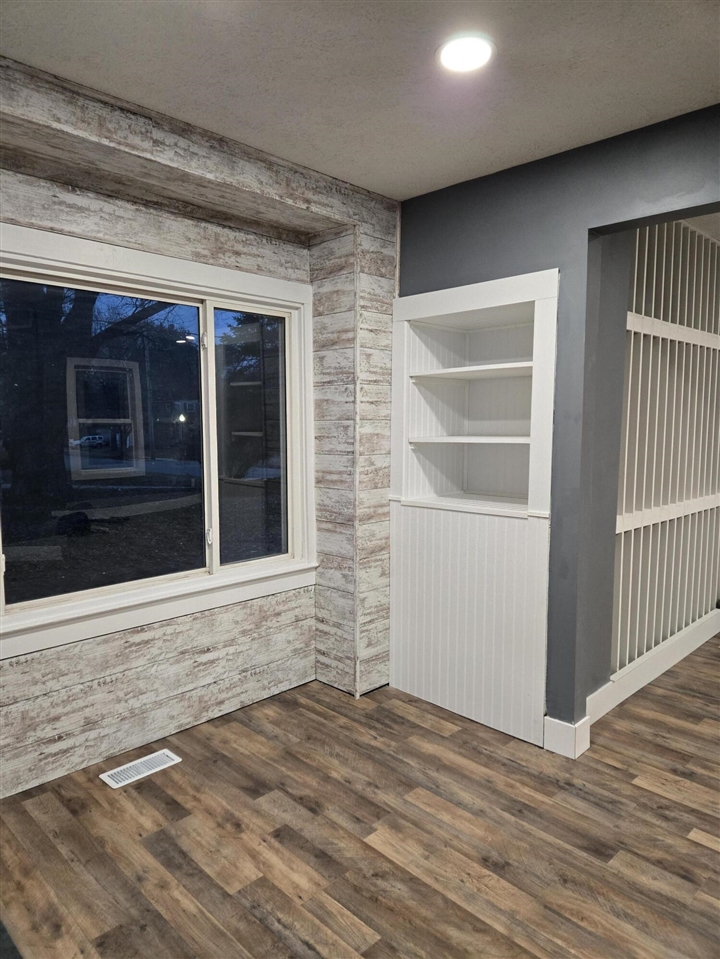 114 W Berry Avenue, Lansing, MI, 48910-2907