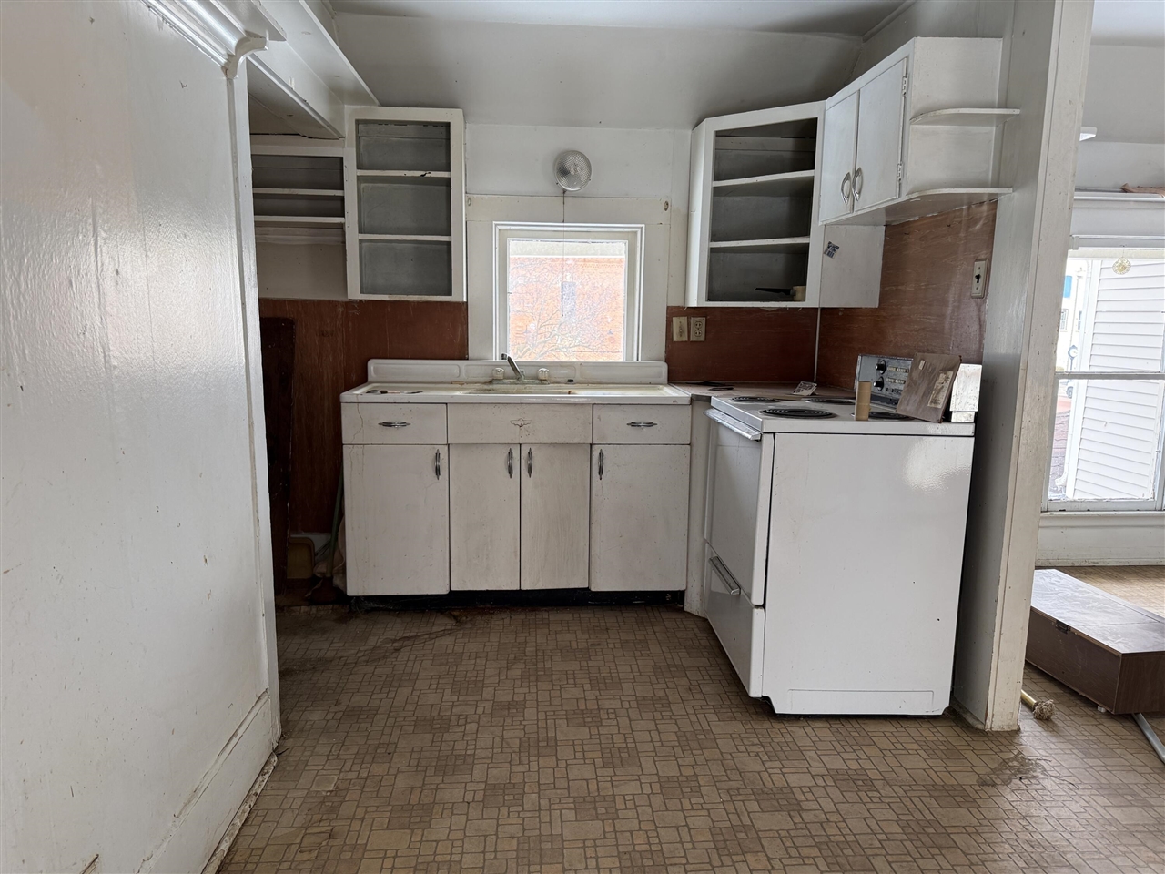 504 S Superior Street, Albion, MI, 49224-2138