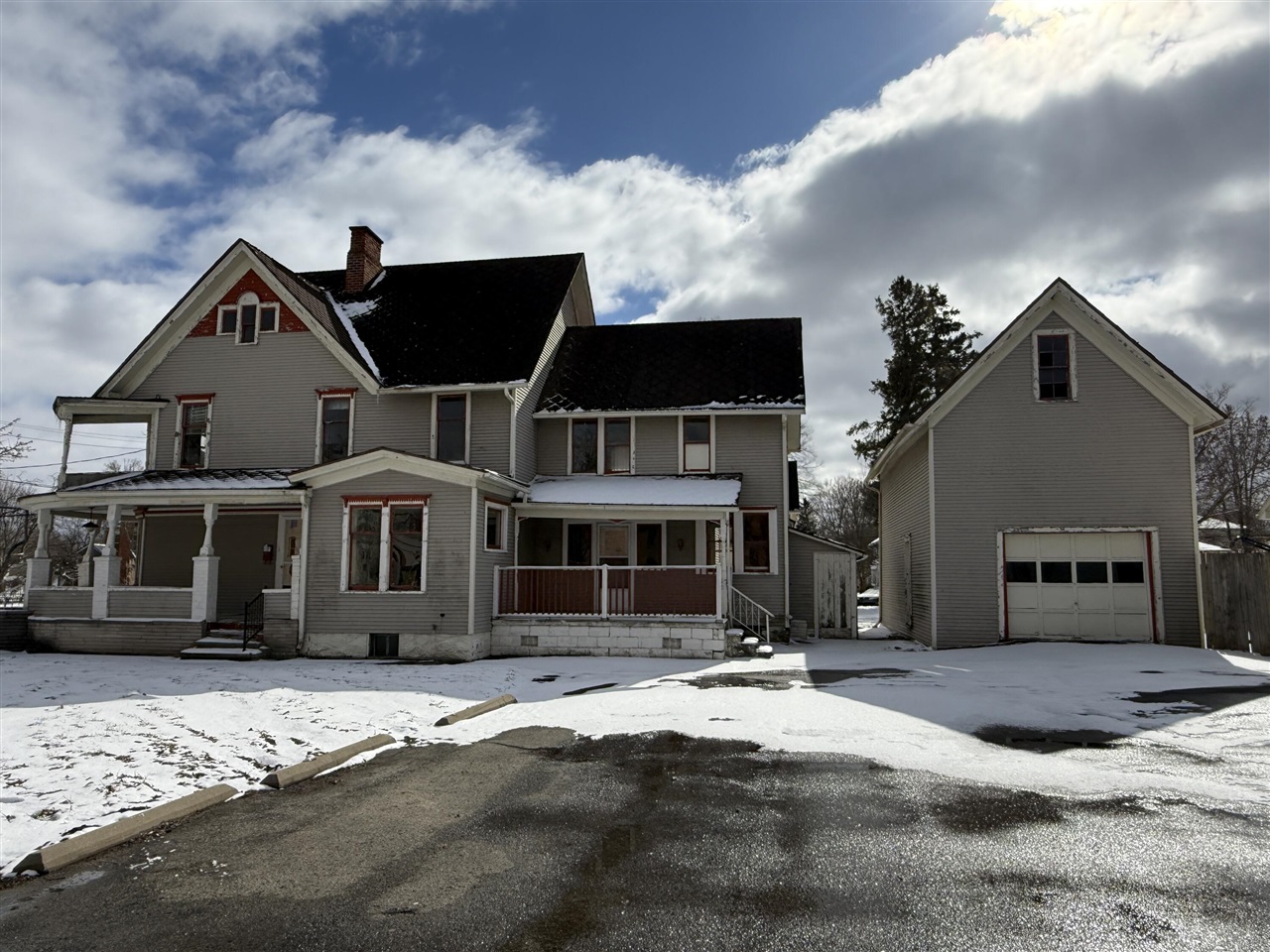 504 S Superior Street, Albion, MI, 49224-2138