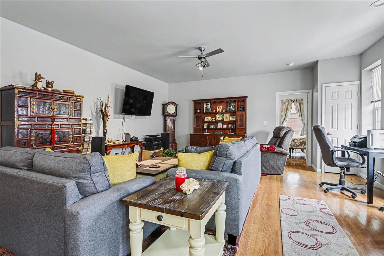 130 E Water Street photo 13
