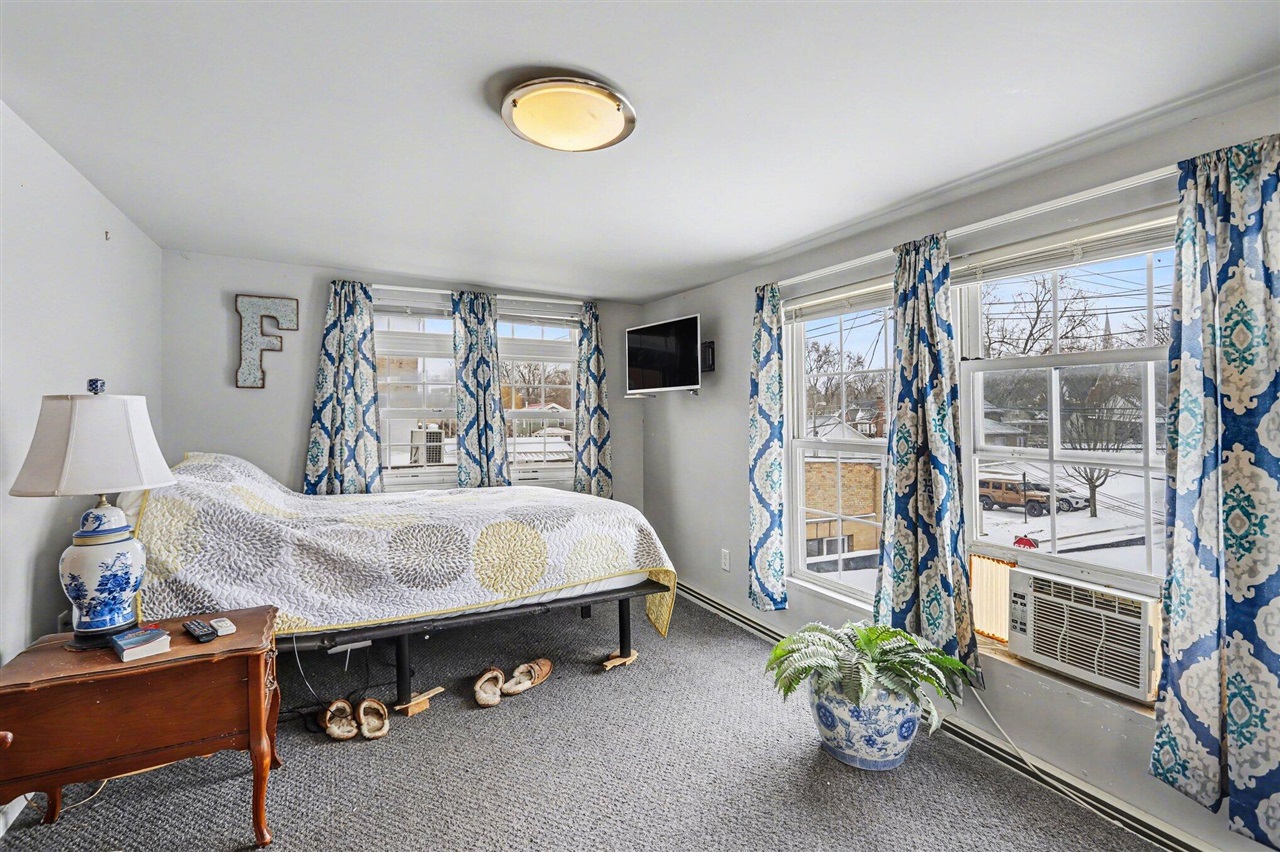 130 E Water Street photo 16