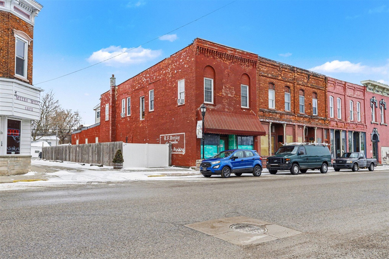 130 E Water Street photo 3