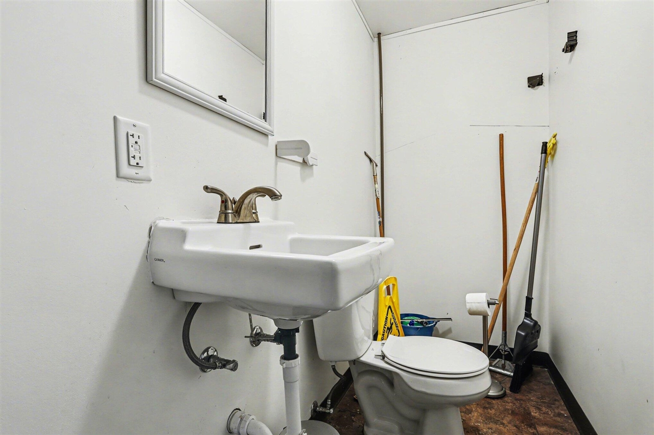 130 E Water Street photo 10