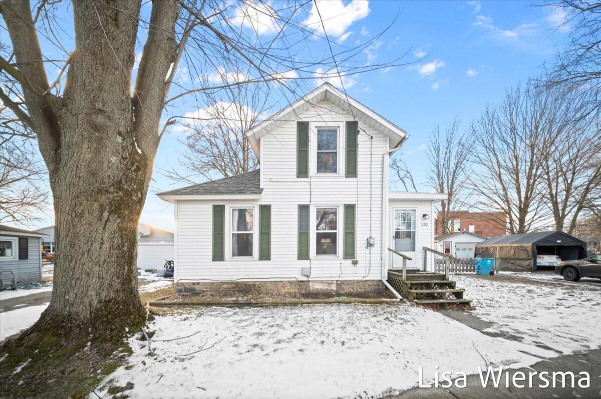 Photo of property for sale at 120 Palmer Avenue, Colon MI 49040-9302