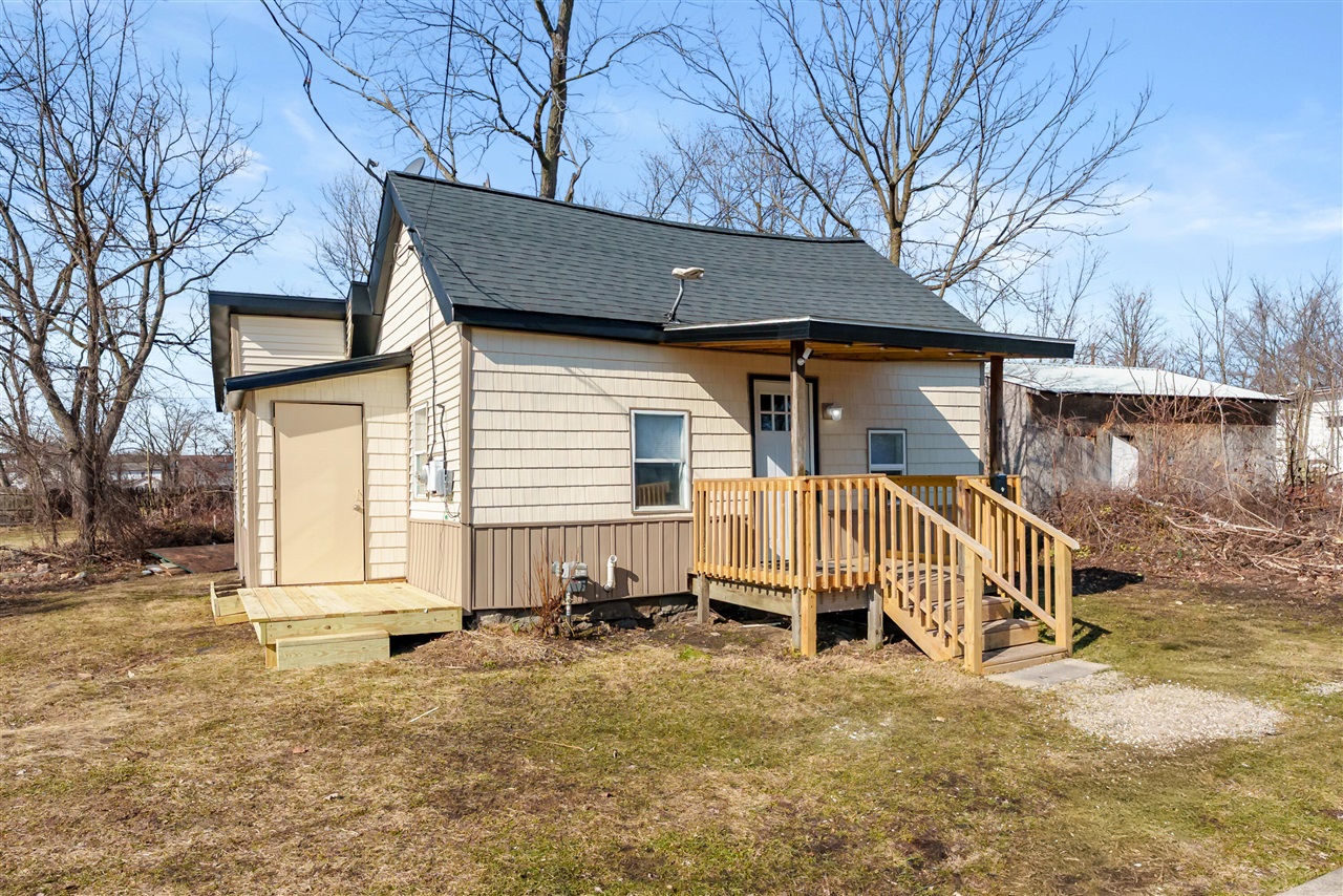 911 Porter Street, Kalamazoo, MI, 49007-3552