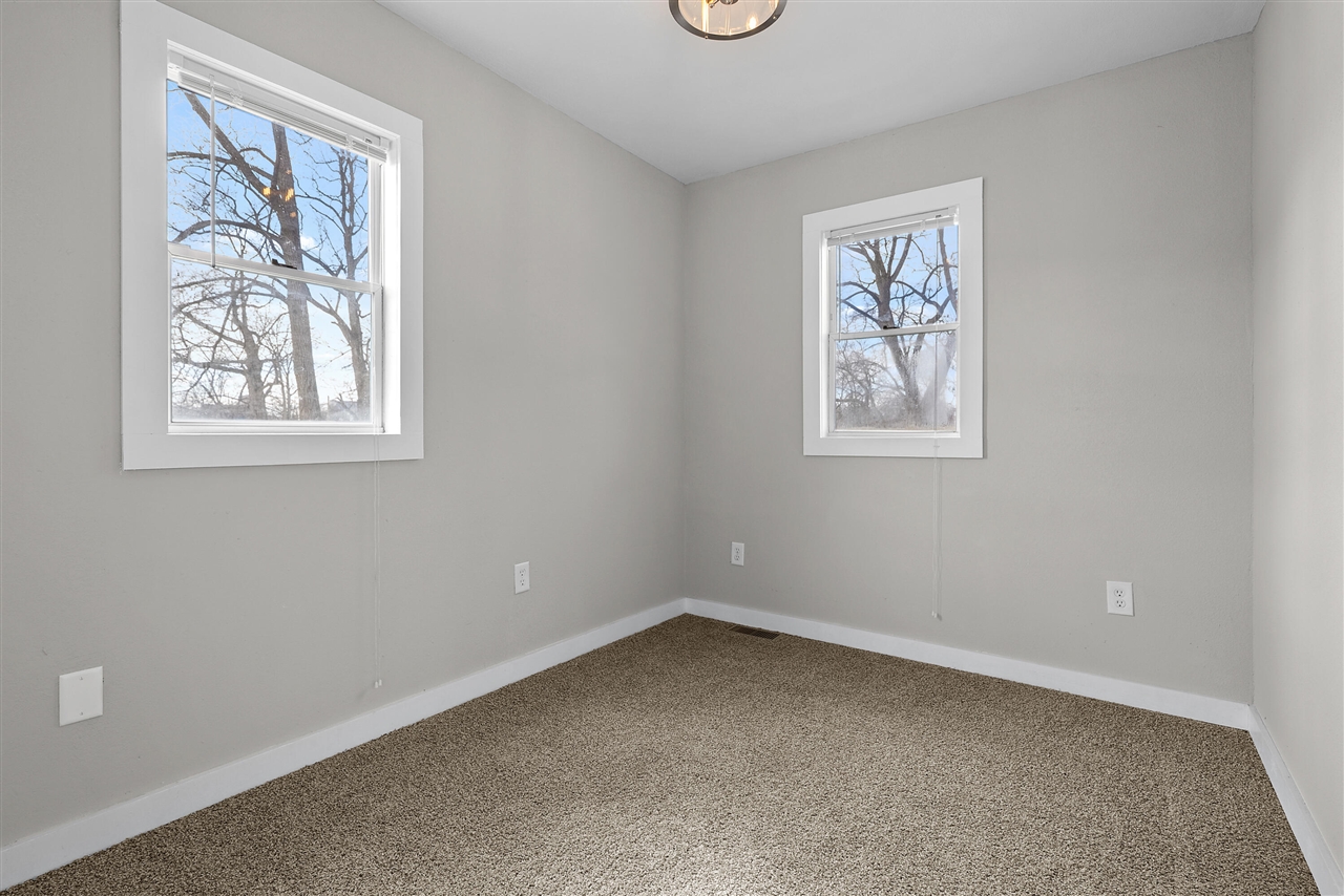 911 Porter Street, Kalamazoo, MI, 49007-3552