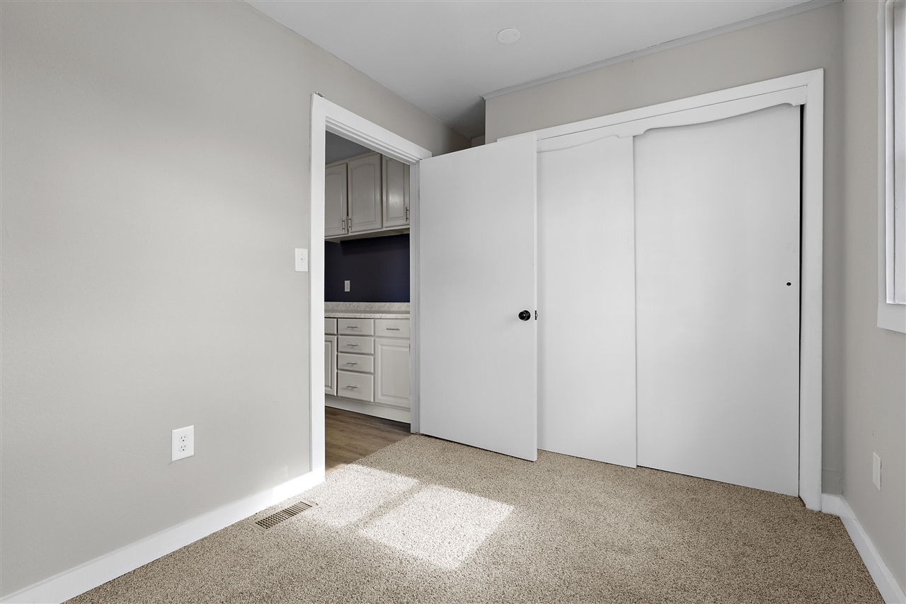 911 Porter Street, Kalamazoo, MI, 49007-3552