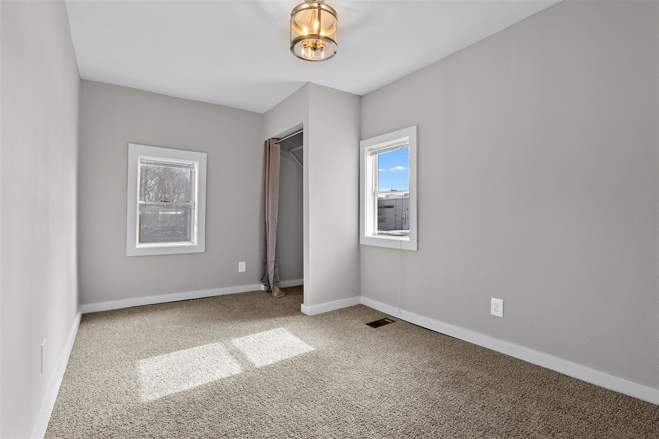 911 Porter Street, Kalamazoo, MI, 49007-3552