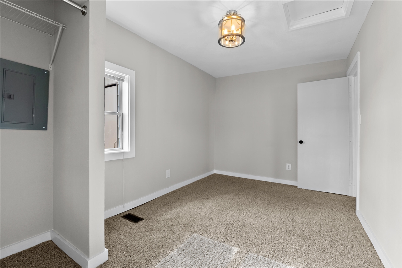 911 Porter Street, Kalamazoo, MI, 49007-3552