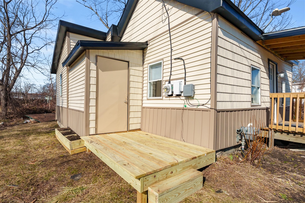 911 Porter Street, Kalamazoo, MI, 49007-3552