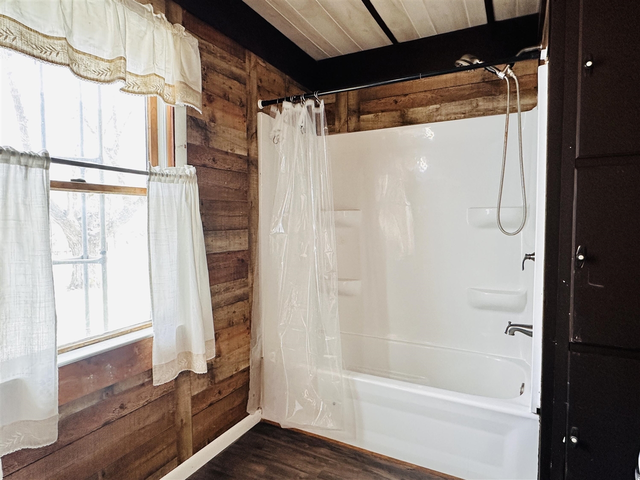 Clinton, MI, 49236-9528