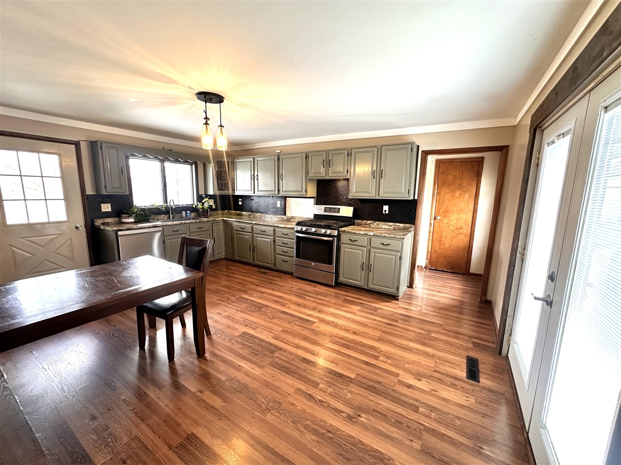 Clinton, MI, 49236-9528