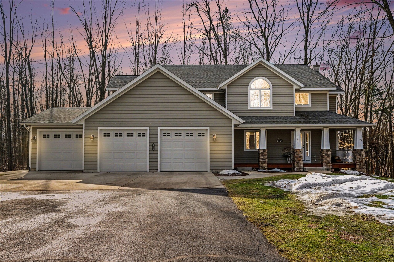 8127 Hunters Ridge Drive, Newport, MI, 48166-7803