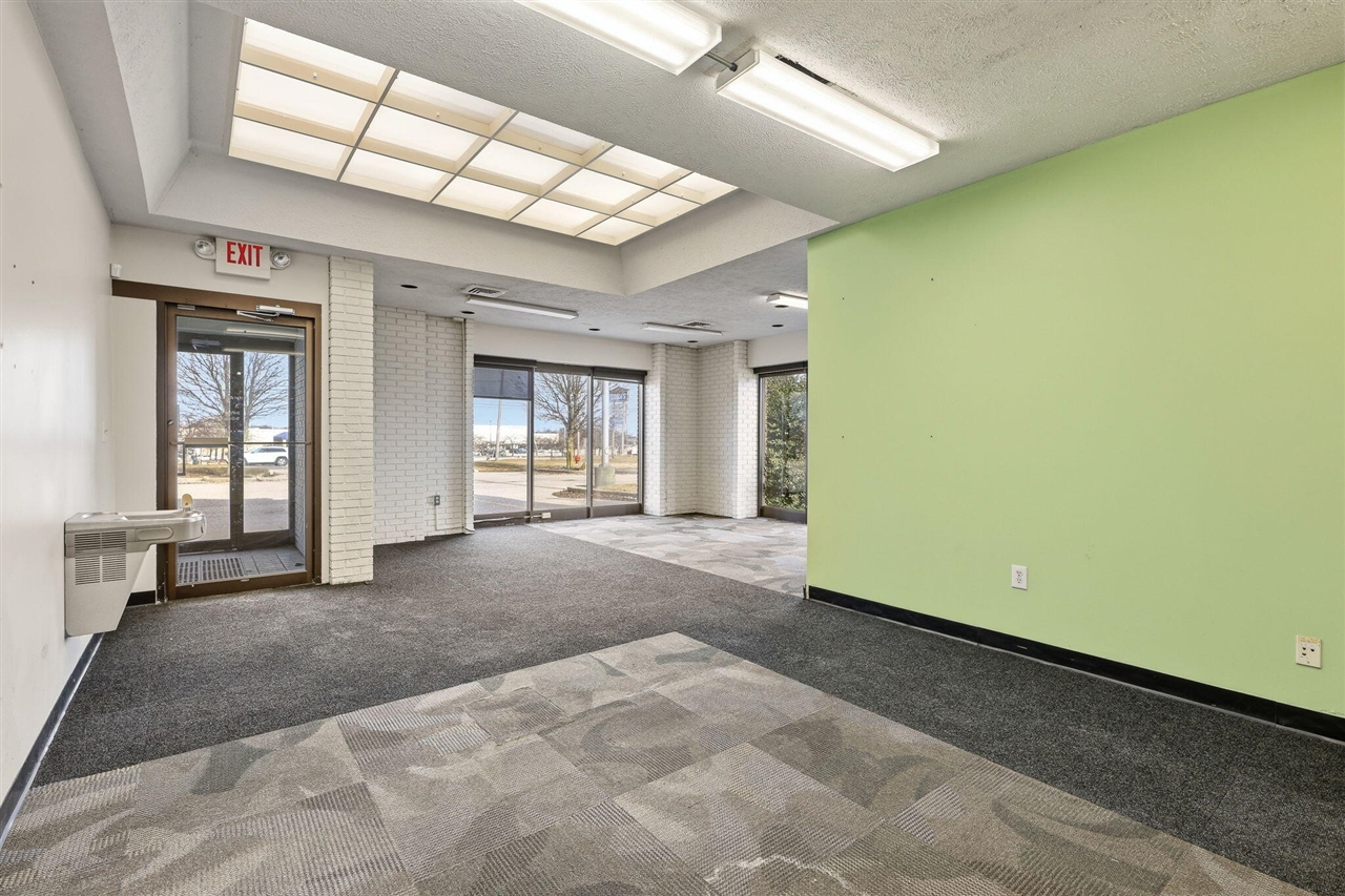 4214 Plainfield Avenue, Grand Rapids, MI, 49525-1647