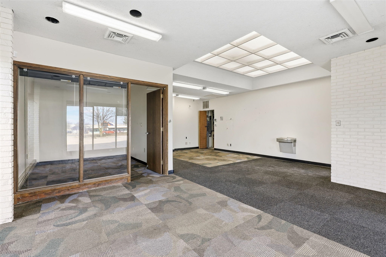 4214 Plainfield Avenue, Grand Rapids, MI, 49525-1647