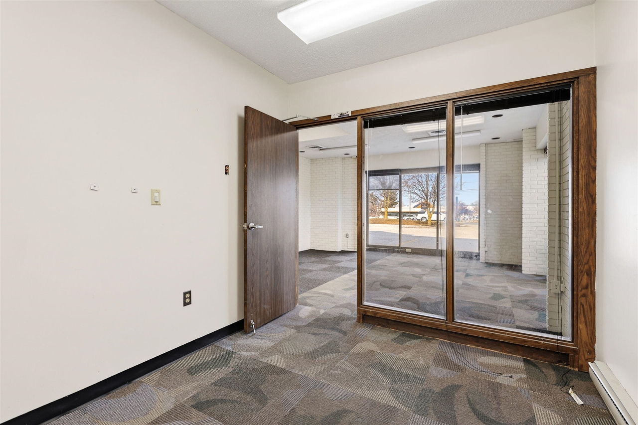 4214 Plainfield Avenue, Grand Rapids, MI, 49525-1647