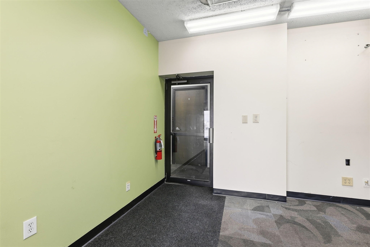 4214 Plainfield Avenue, Grand Rapids, MI, 49525-1647